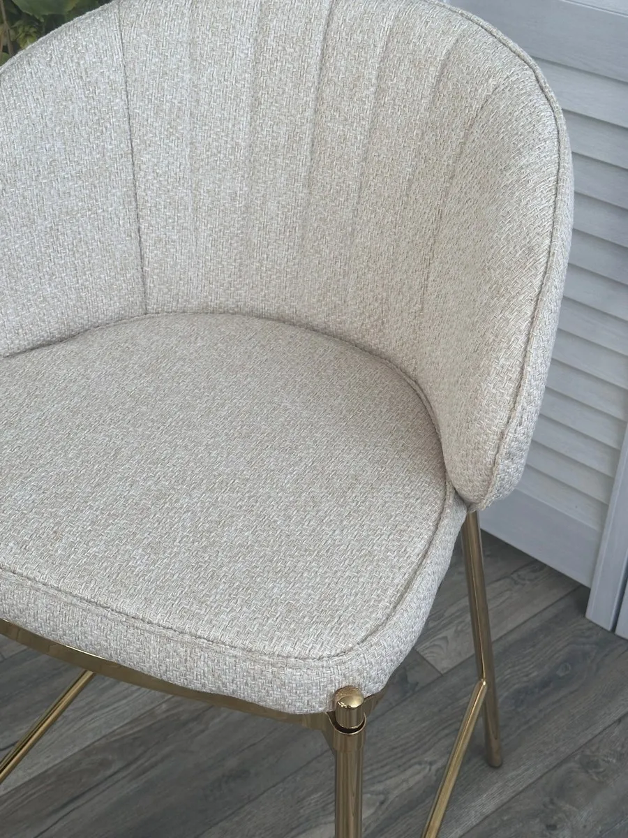 Полубарный стул WENDY TRF-11 светло-бежевый ткань / золотой каркас H=65
