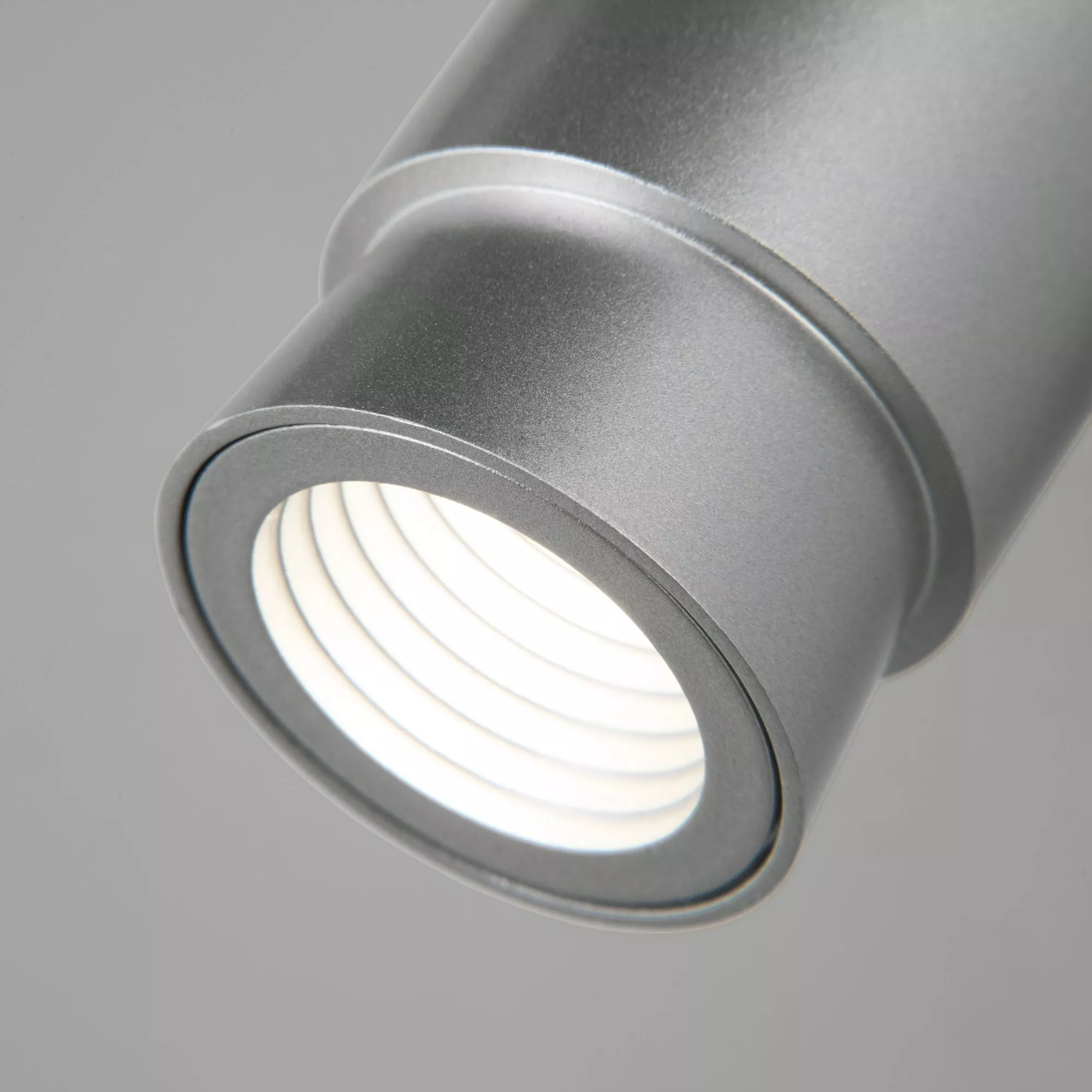 Бра Eurosvet Plat 20125/1 LED серебро